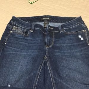 White House Black Market size 6 Crop Leg